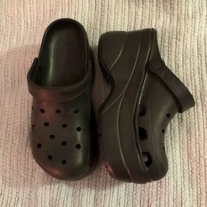 Cape Robbin Size 9 Platform Clogs